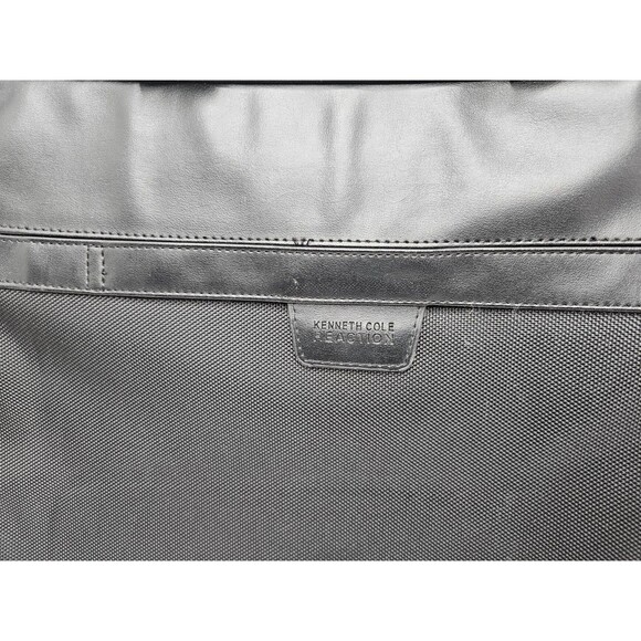 Kenneth Cole Reaction R-Tech Tablet & Netbook Case 19"X14" - Picture 5 of 9